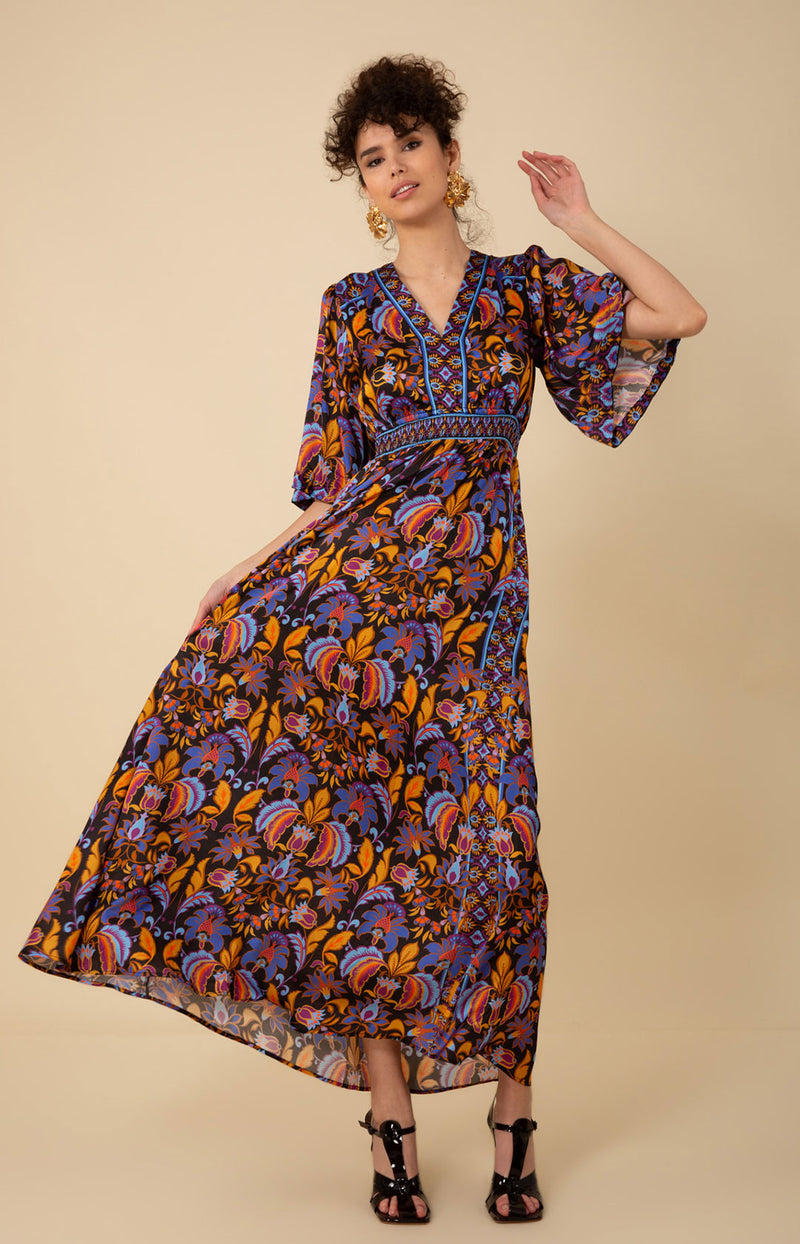 felicity maxi dress Stand out from the crowd wearing the Felicity Maxi Dress. . . . #tryon #azazie #style #azazieatelier #dresses #outfitinspo #ootd #maxidress #satin