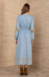 Paulina Embroidered Dress, color_lightblue

Woman wearing a light blue dress with floral embroidery against a wooden wall.