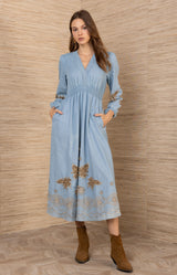 Paulina Embroidered Dress, color_lightblue

Woman wearing a light blue dress with floral embroidery against a wooden wall.